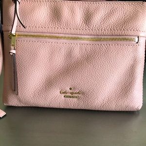 Kate spade nueteral cross body bag used only 1 time. Excellent condition